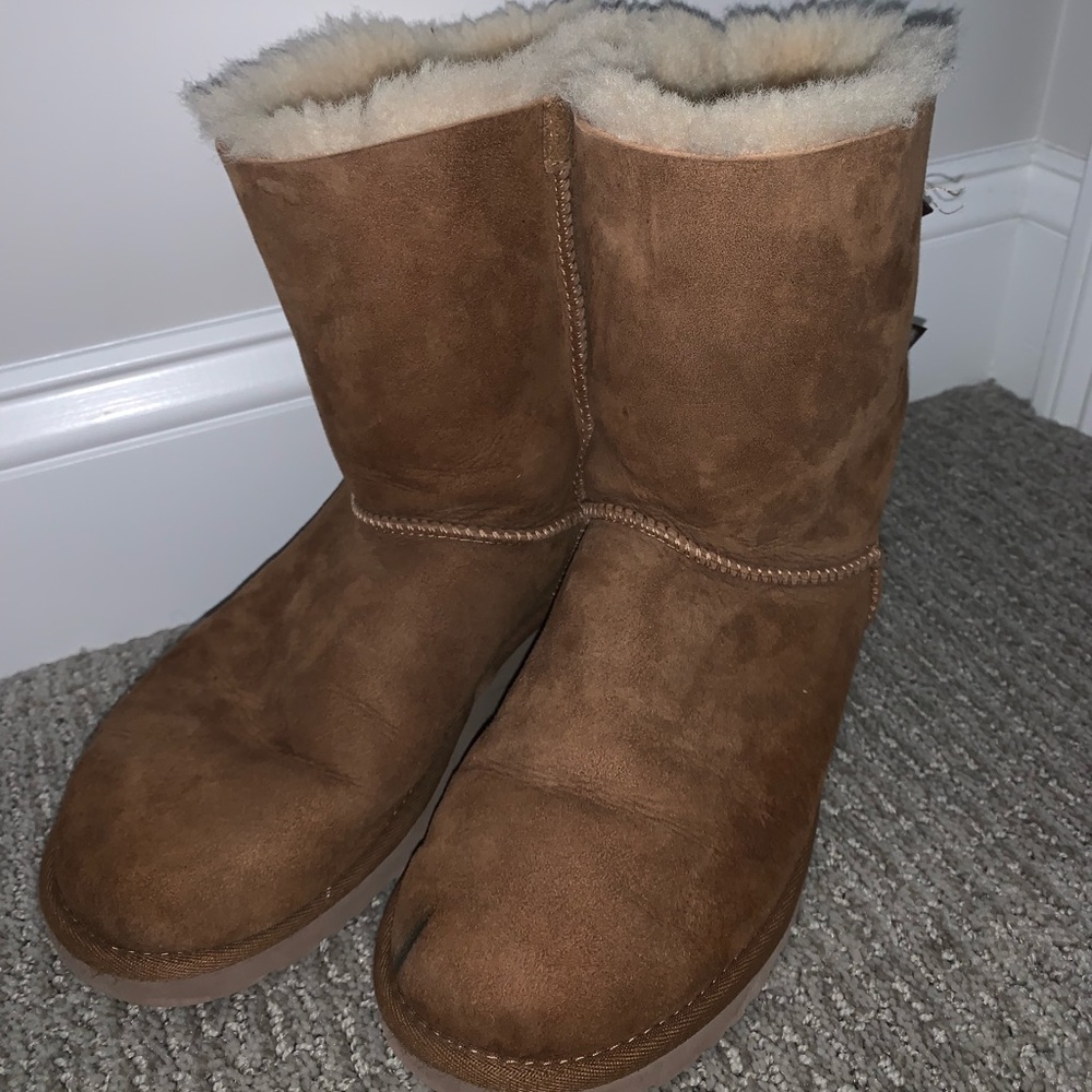 Ugg short bow boots